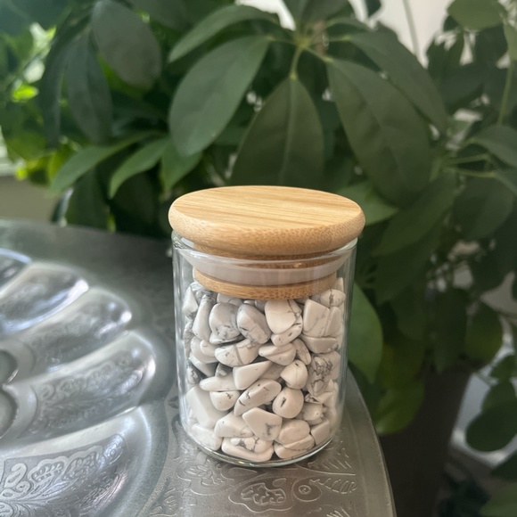 Howlite Chips - Picture 2 of 6